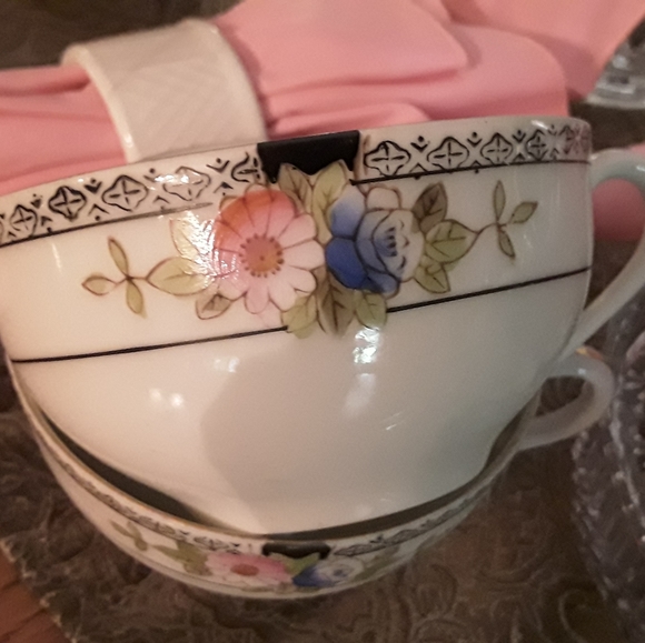 ANTIQUE NORITAKE HANDPAINTED FINE CHINA TEA CUPS - Picture 7 of 8